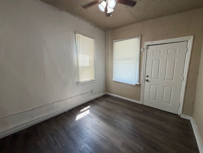 Building Photo - Lovely 2 Bedroom / 1 Bath for Rent - Section 8 Welcome