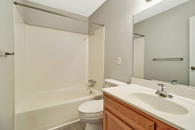 Building Photo - 40 Wilshire Heights Dr