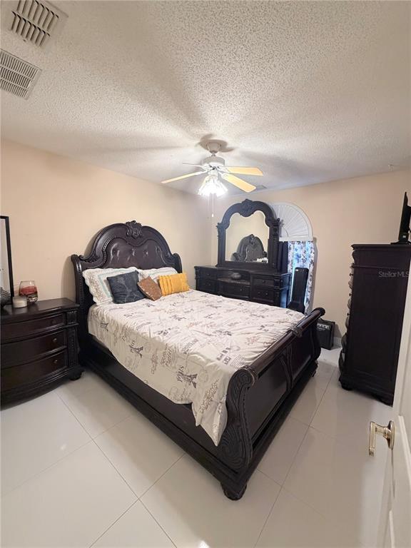 Building Photo - 2618 Hawthorne Ln