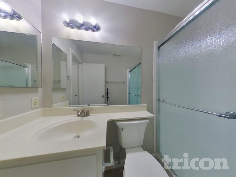 Building Photo - 9411 Aizenberg Cir