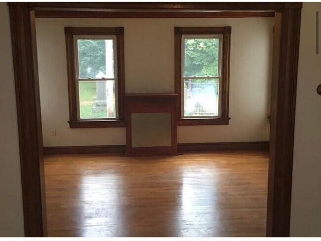 Building Photo - 87 Van Zandt Ave