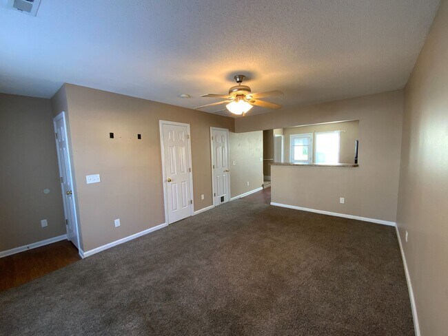 Building Photo - 2 BR 2.5 BA Townhouse Cornerstone Village