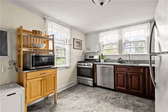 Building Photo - 36 Kay St