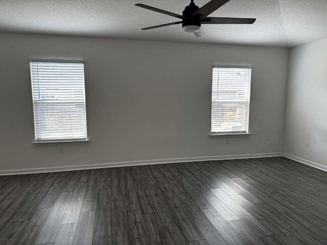 Building Photo - 146 Old Canoe Ln