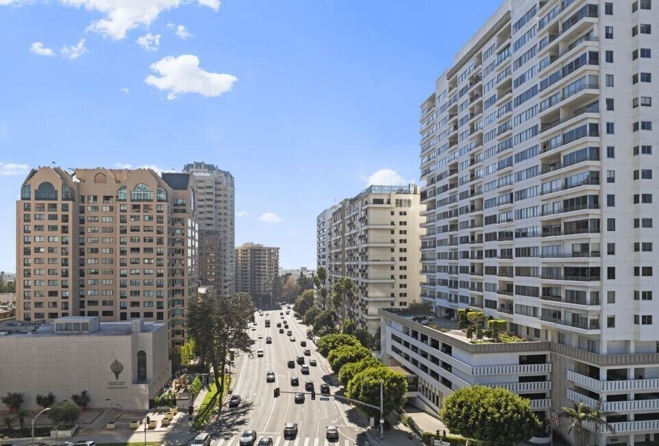 Building Photo - 10501 Wilshire Blvd