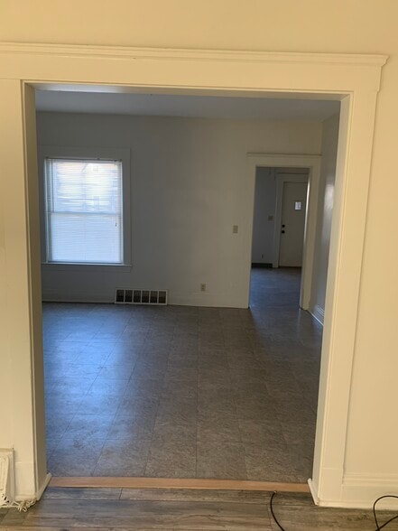 Building Photo - 3422 Daisy Ave