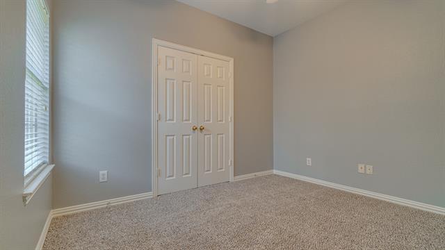 Building Photo - 4008 Kenwood Dr