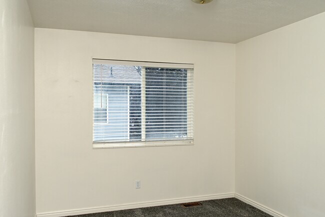 Building Photo - 1394 N 290 W
