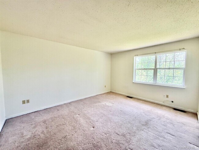Building Photo - 12 Evergreen Way
