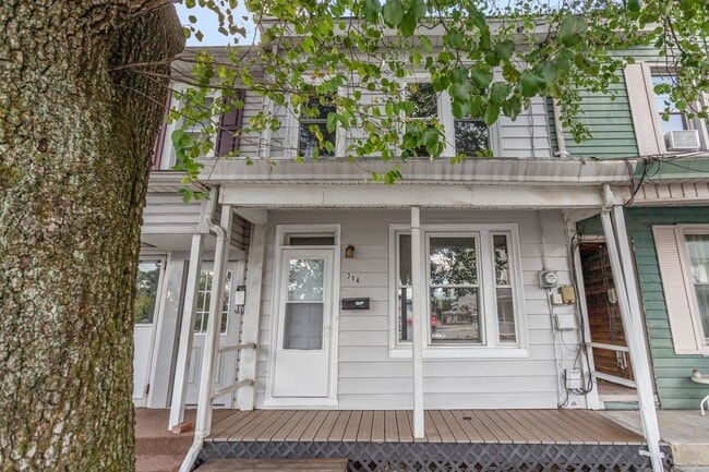 Building Photo - Newly remodeled 3 bedroom home