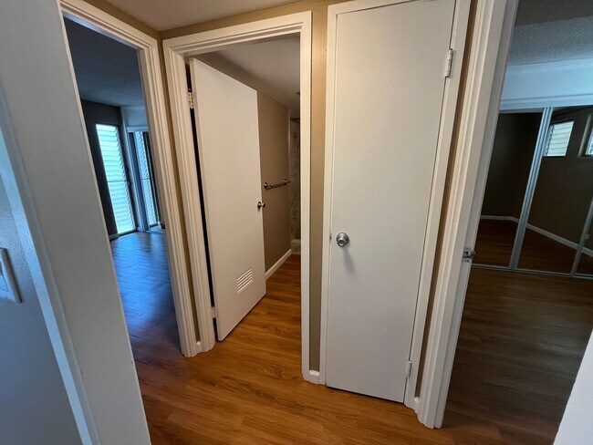 Building Photo - Punahou Wilder (Manoa/Makiki) - 2 bedrooms...