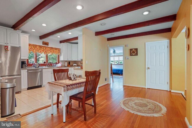 Building Photo - 5135 Summit Dr