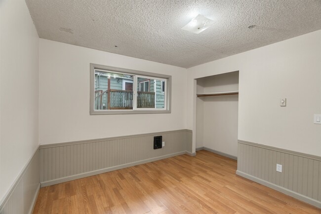 Building Photo - 744 W Marcy Ave