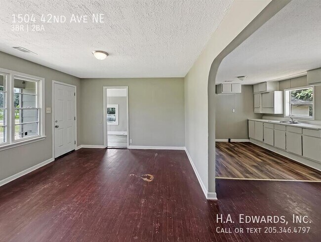 Building Photo - 1504 42nd NE Ave
