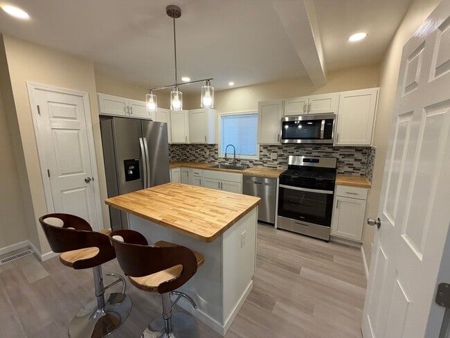 Building Photo - Completely remodeled ranch in Wyoming