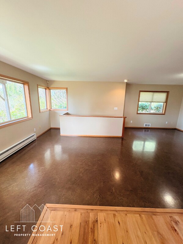 Building Photo - 7205 SW Burl Dr