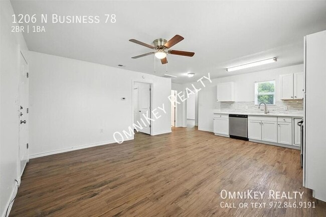 Building Photo - 1206 TX-78 BUS