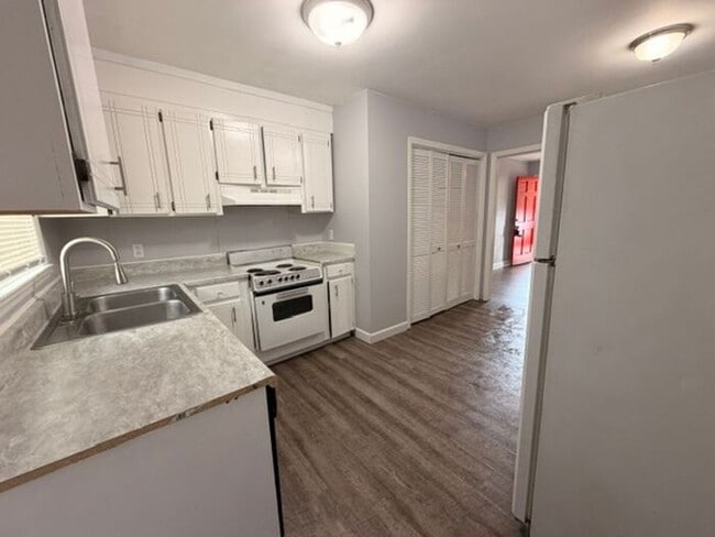 Building Photo - Beautiful 2 bedroom Apartment!