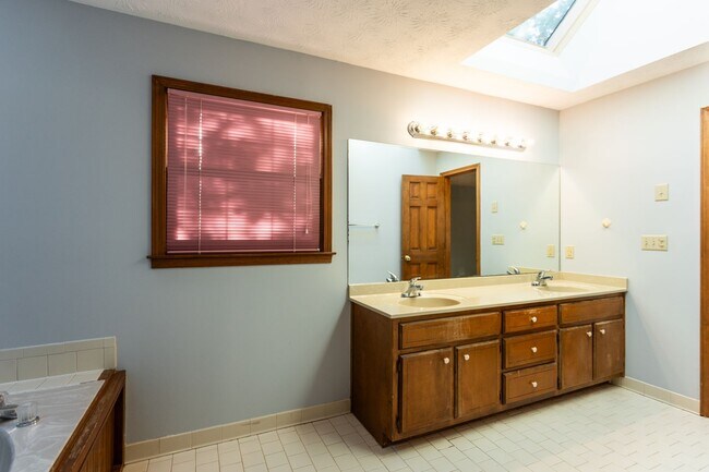 Building Photo - 3301 Sams Way SE