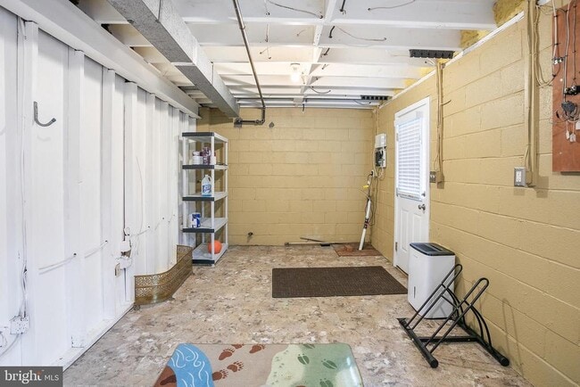 Building Photo - 8300 Midwood St