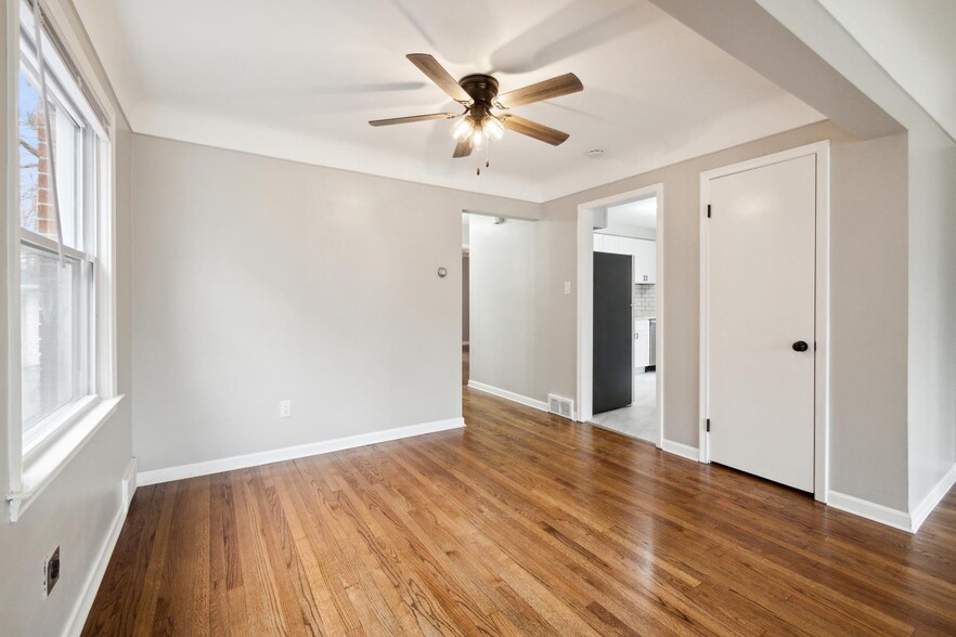 Building Photo - 206 Catalpa Dr