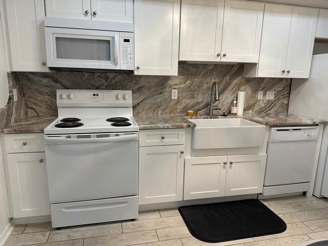 Building Photo - 96 Yacht Club Dr NE