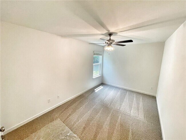 Building Photo - 591 N Cresswell Dr