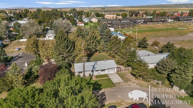 Building Photo - 578 Maple Leaf Dr