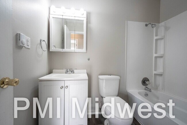 Building Photo - "Cozy 2-Bed Oasis in New Palestine with 800 Sq Ft of Comfort!"