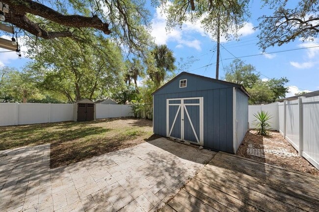 Building Photo - 3128 W Varn Ave