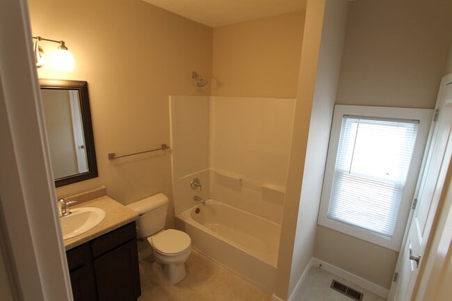 Building Photo - Fully Remodeled 3 Bedroom House!