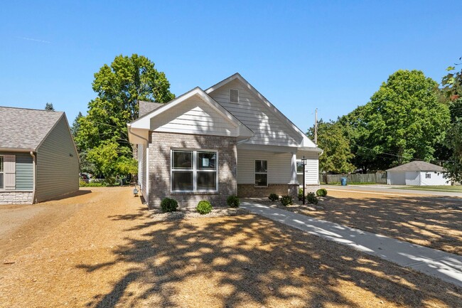Building Photo - Newly Built 3 Bedroom House w Garage