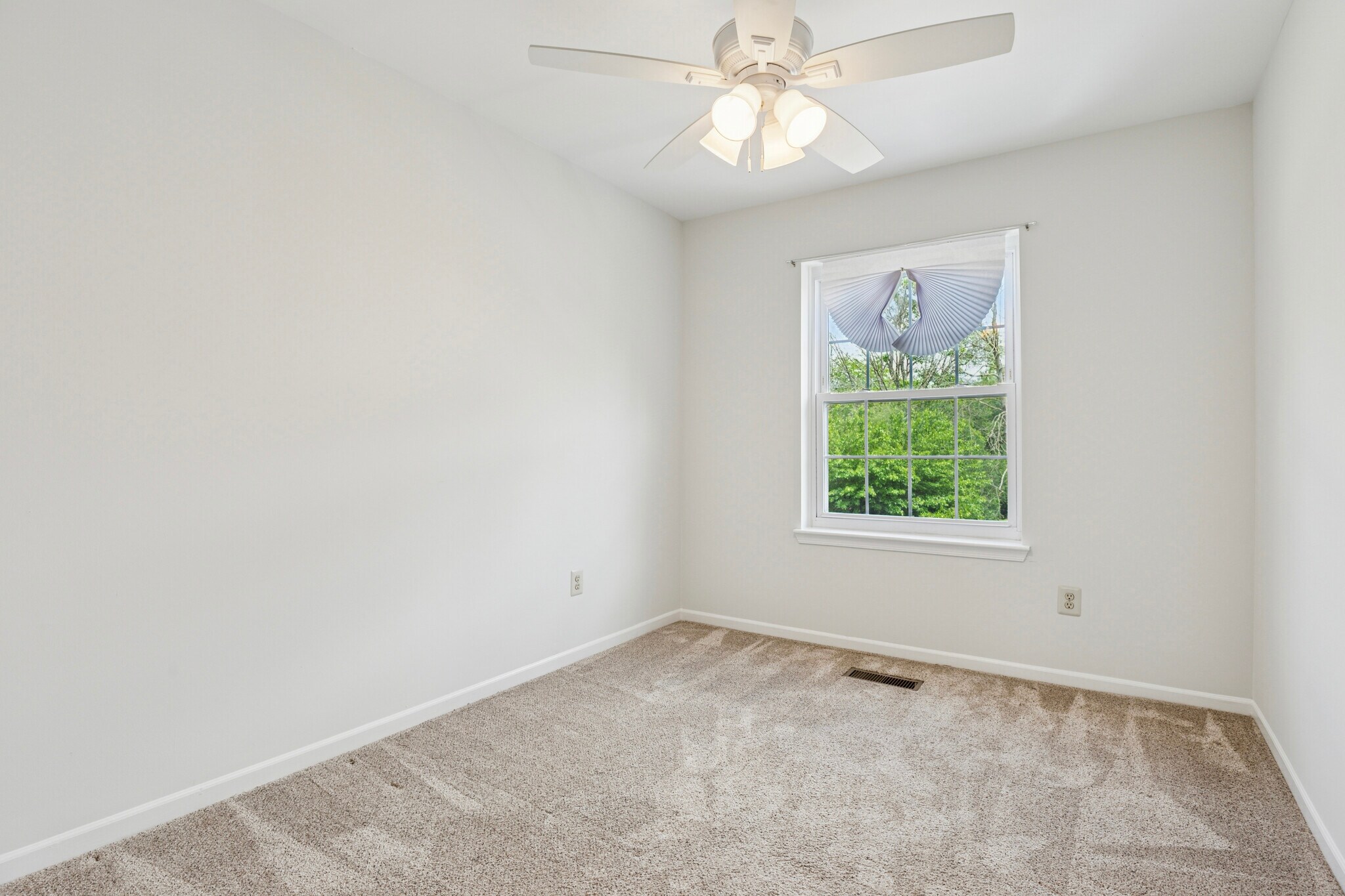Building Photo - 166 Longford Rd