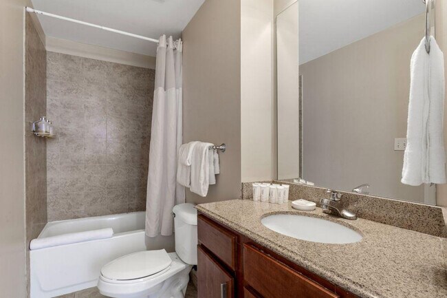 Building Photo - 925 Common St