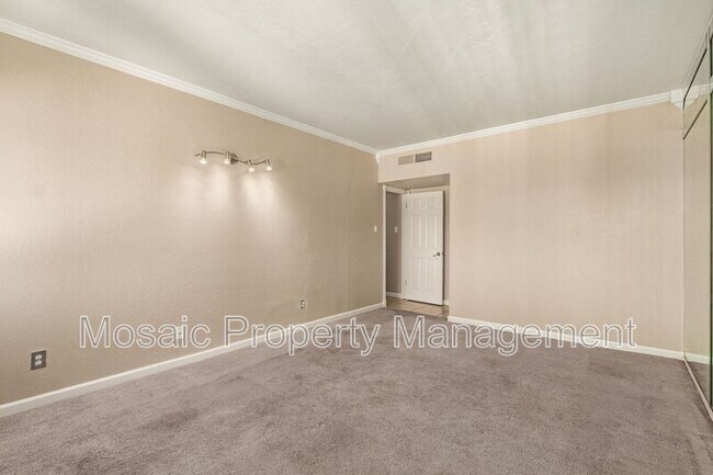 Building Photo - 353 E Thomas Rd