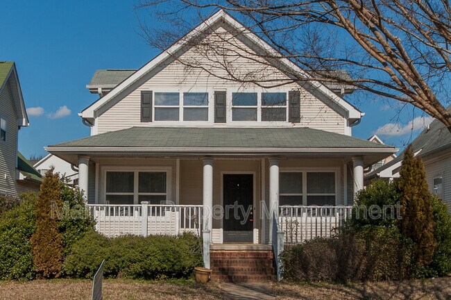 Primary Photo - 335 Woodlark St