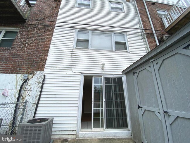 Building Photo - 3528 W Crown Ave