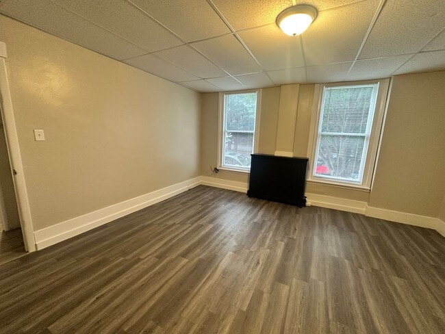 Building Photo - 832 N 5th St