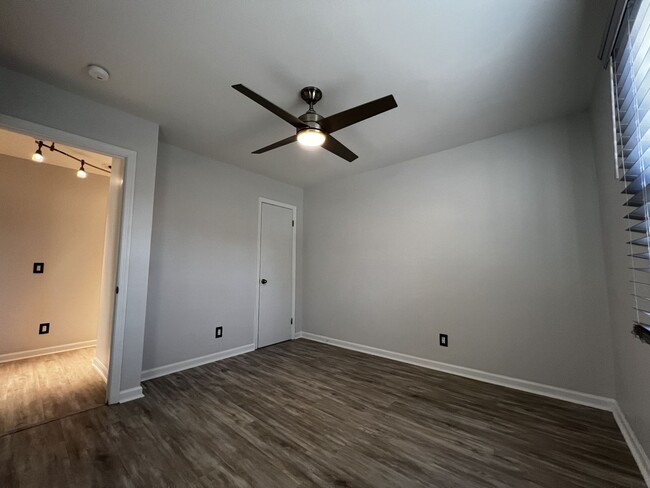 Building Photo - Fully Remodeled 3 Bedroom / 2.5 Bathroom i...