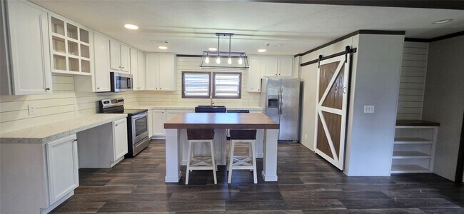 Building Photo - 2571 Lee Turner Rd