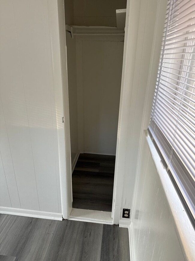 Building Photo - Cozy 1 bedroom cabin house