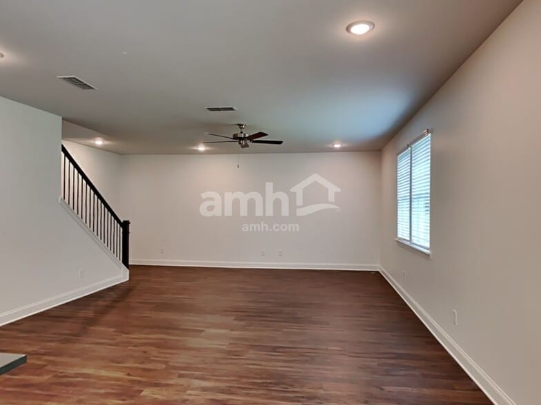 Building Photo - 189 Spruce Cir