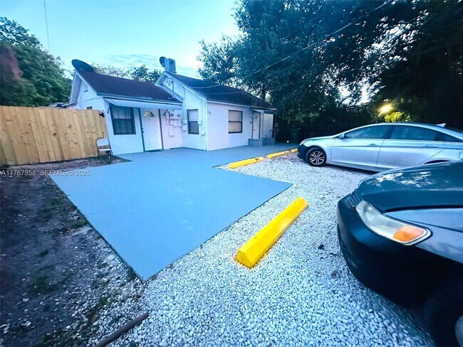 Building Photo - 326 NW 96th St