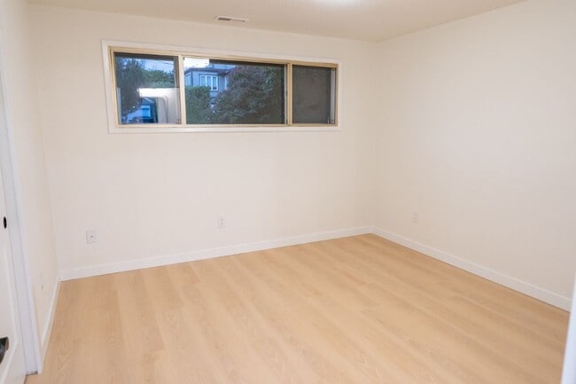 Building Photo - 4015 SW Thistle St