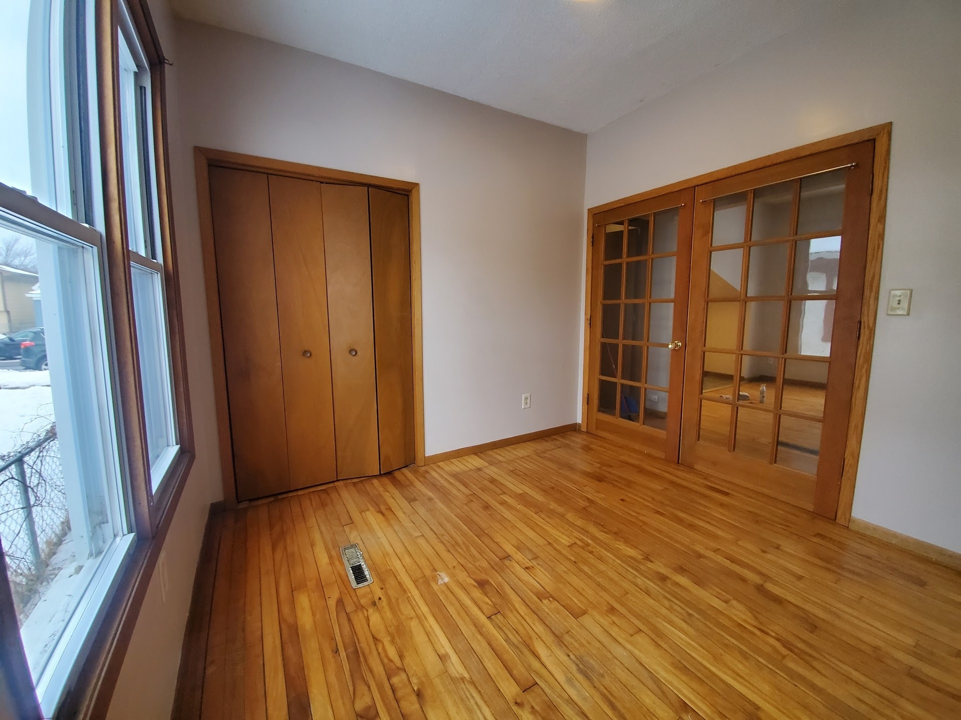 Building Photo - 616 Fillmore st ne