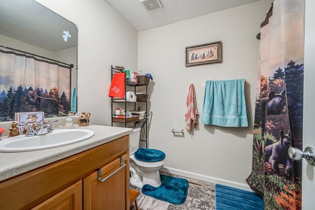 Building Photo - Leasing