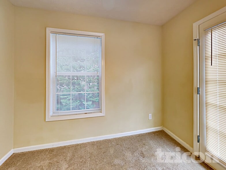 Building Photo - 3935 Piper Glen Dr NE