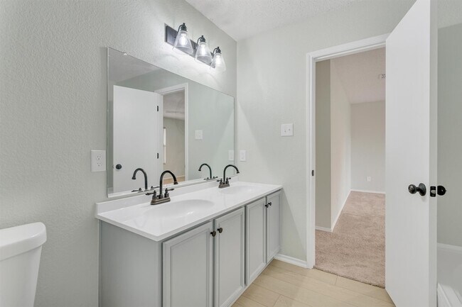 Building Photo - 131 Sandlewood Dr