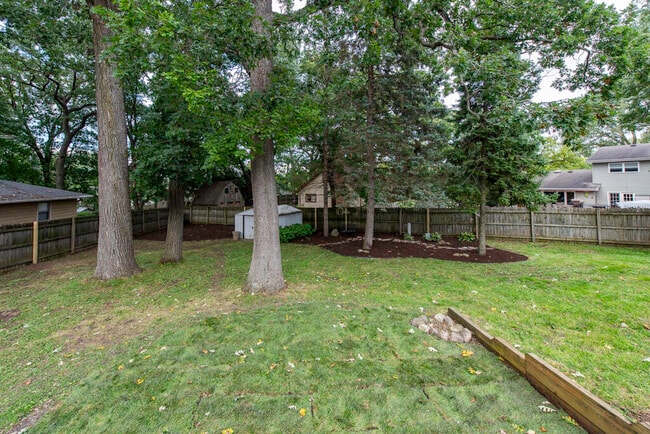 Building Photo - 8929 42 Ct
