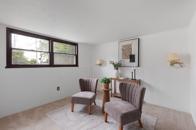 Building Photo - Split-Entry Home in La Vista! This 3-bedro...